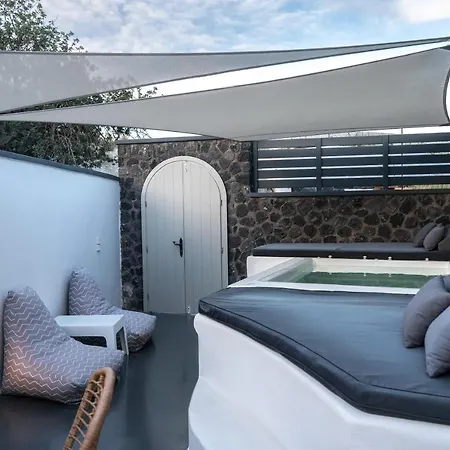 Sun Naam Santorini With Heated Jacuzzi 카르테라도스
